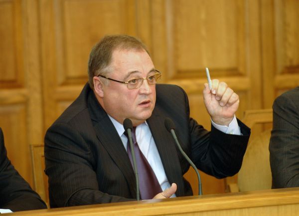 Геннадий Шипулин на совещании по вопросам развития спорта